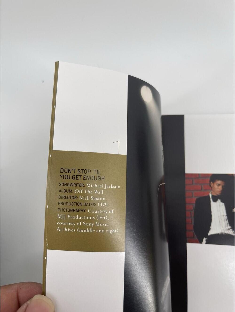 Michael Jackson ONE Cirque Du Soleil Memorabilia Lot Books & 4 Folders - Picture 5 of 12